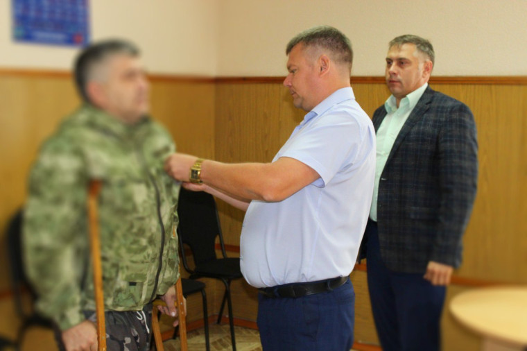Сегодня состоялось вручение ведомственной награды участнику специальной военной операции. Сегодня состоялось вручение ведомственной награды участнику специальной военной операции.